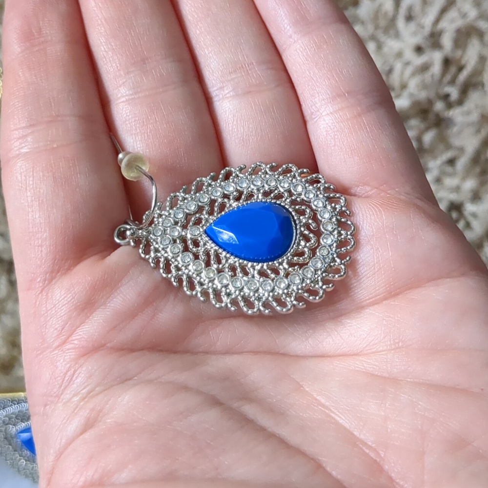 Lightweight Dangles - Picture 2 of 5